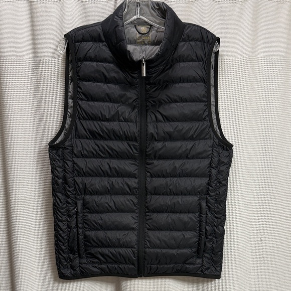 Black down Quilted Vest Men’s SZ M packable lightweight warn fall layer hiking - Picture 1 of 7